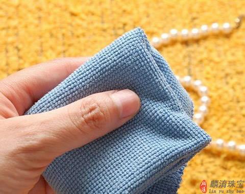 泛黄的珍珠怎么办？正确清洗珍珠的方法和步骤