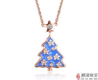 指尖也可以是优雅、小巧、精致的珍珠戒指插图